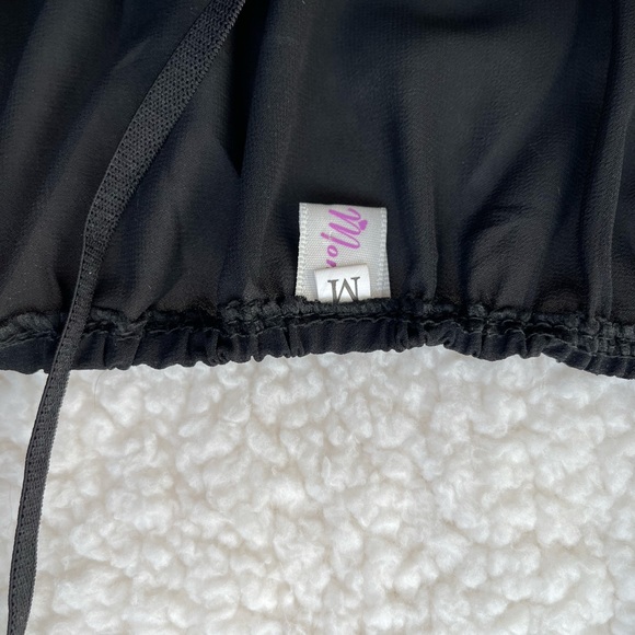 Black lace romper - Picture 2 of 2